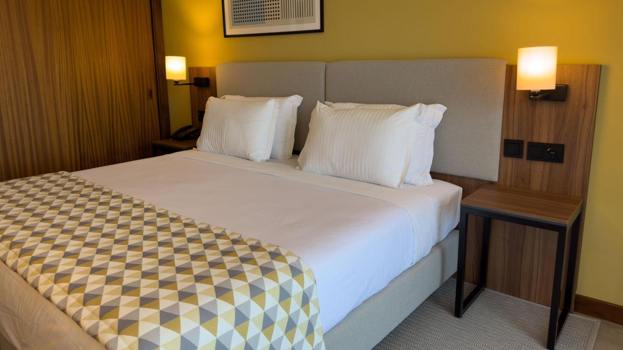 Holiday Inn Algarve Albufeira By Ihg Exterior photo